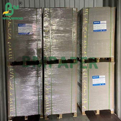Papan berlapis tanah liat putih cerah dengan inti abu-abu 28 x 39 &quot;Ukuran Custom Solid Paperboard