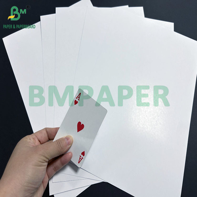 300 gram Glossy Coating 2 Side Poker Paper Dengan Core Biru 71 x 65cm