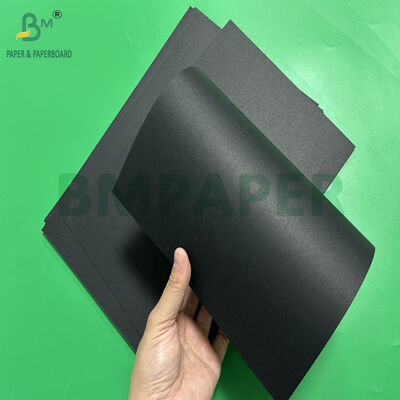 300gsm 350gsm Kertas Hitam Padat Tanpa Lapisan Untuk Paket 70 x 100cm