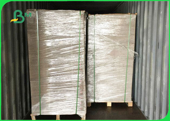FSC 250gsm - 1500gsm Grey Kardus Kekuatan Permukaan Yang Baik Untuk Membuat Kotak Hadiah